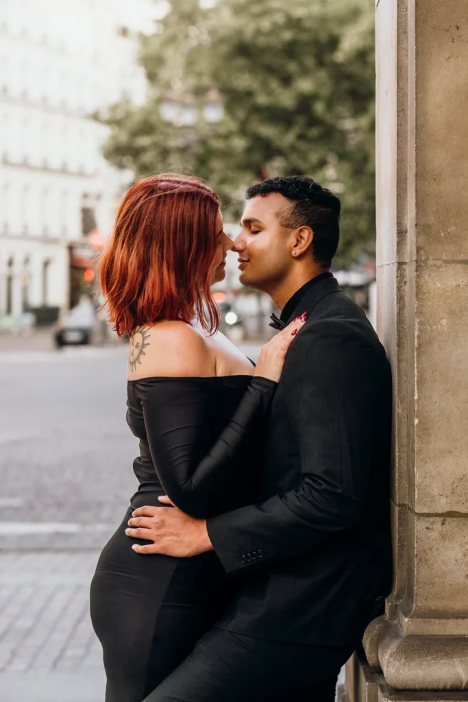 Romantic couple photos in Paris