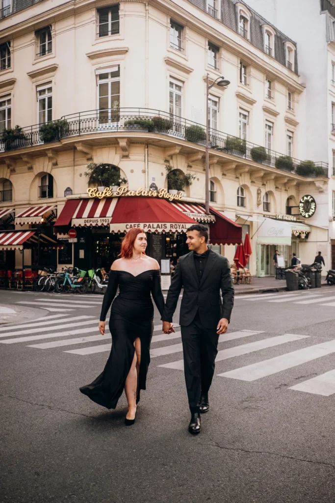 Couple photos in Paris in front of a café