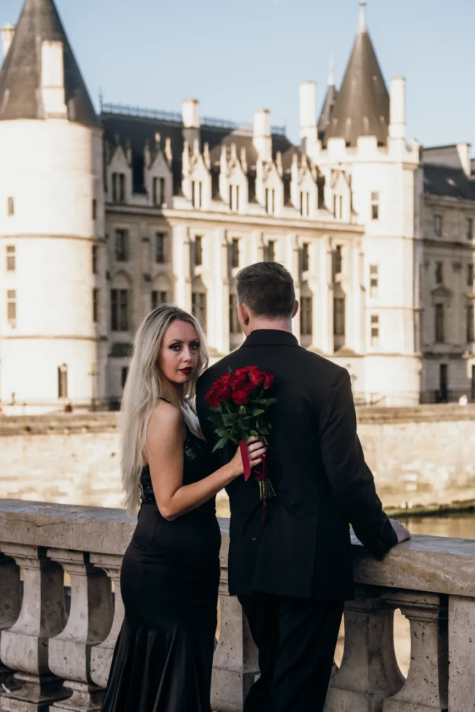 Paris couple photoshoot in black attires