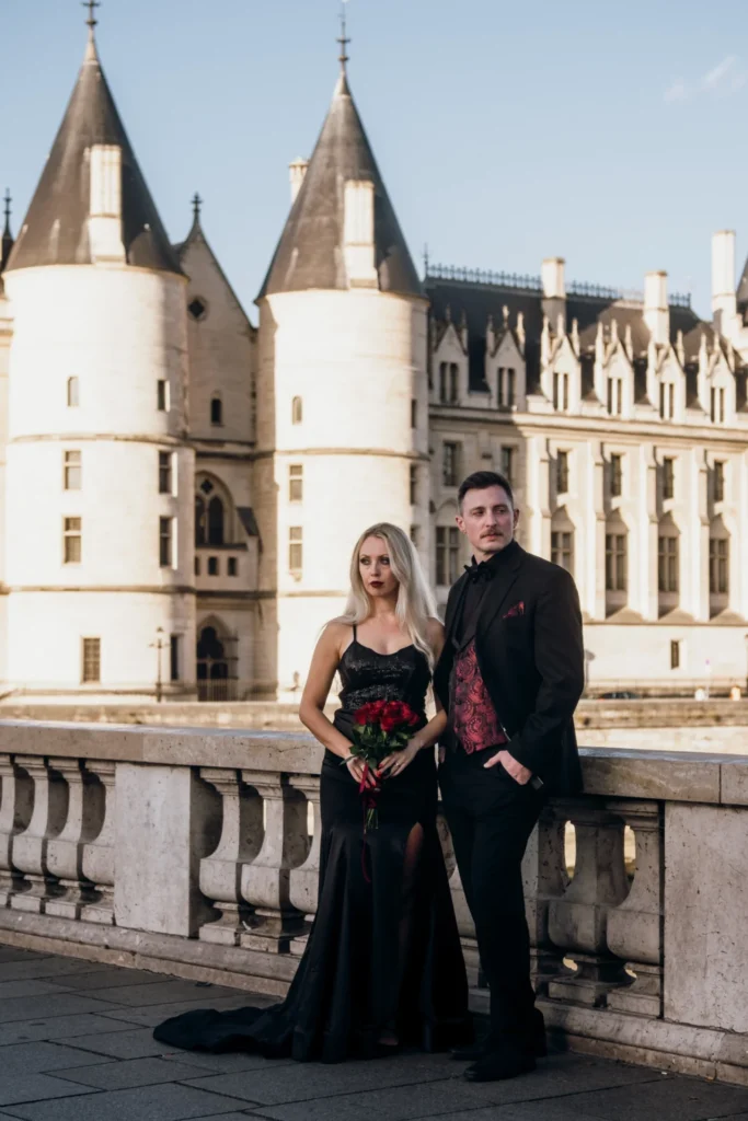 Paris couple photoshoot with black outfits