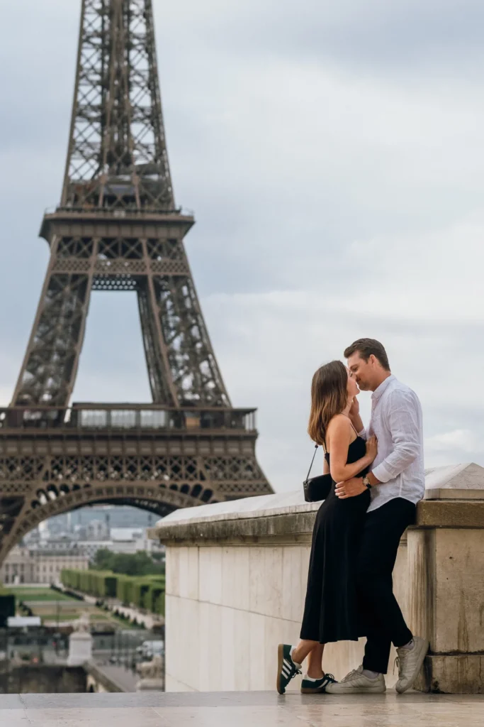 Eiffel Tower couple photos