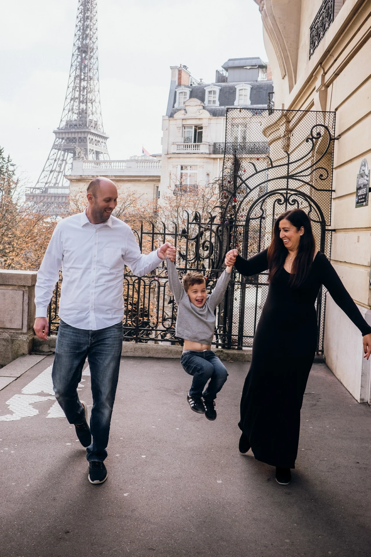 Paris Family photographer Let's Run To The Sun review