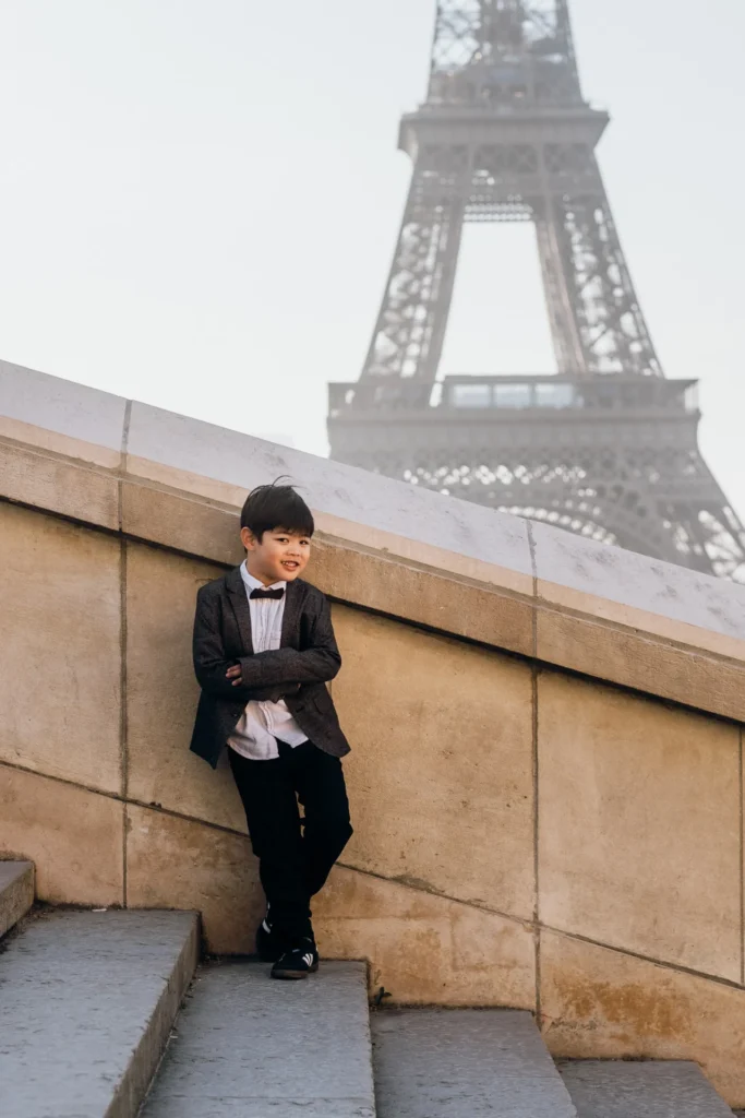 Fun family photoshoot in Paris