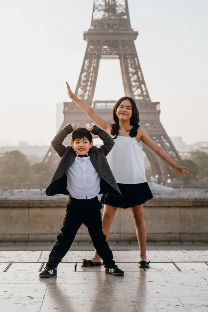 Candid family photos at the Eiffel Tower
