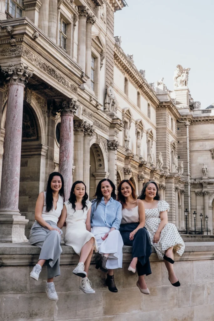 Family photos at the Louvre Museum