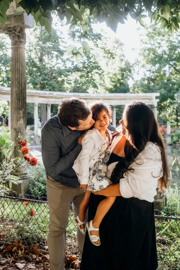 Candid family photos in Paris