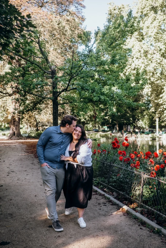 Paris couple photos at Parc Monceau