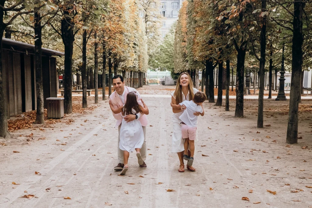 Tuileries Garden Family Photoshoot