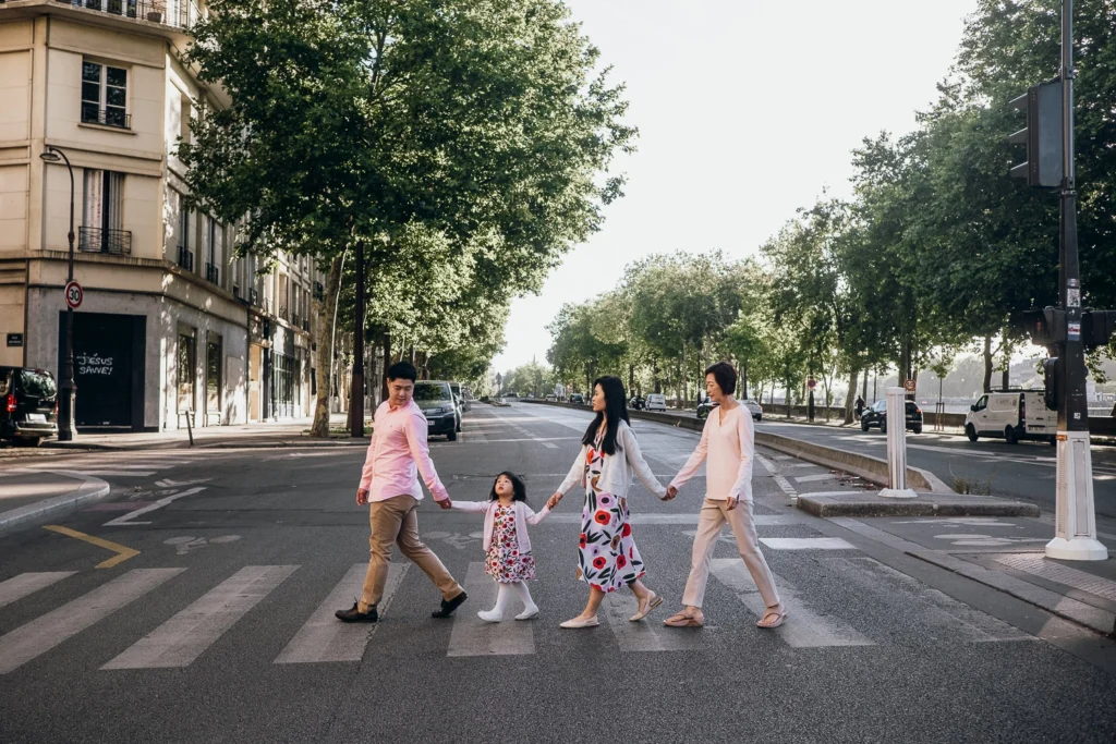 Family photoshoot in Paris