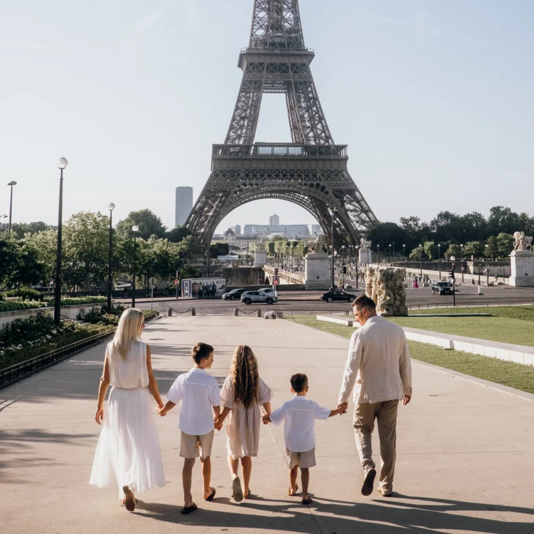Eiffel Tower family photographer