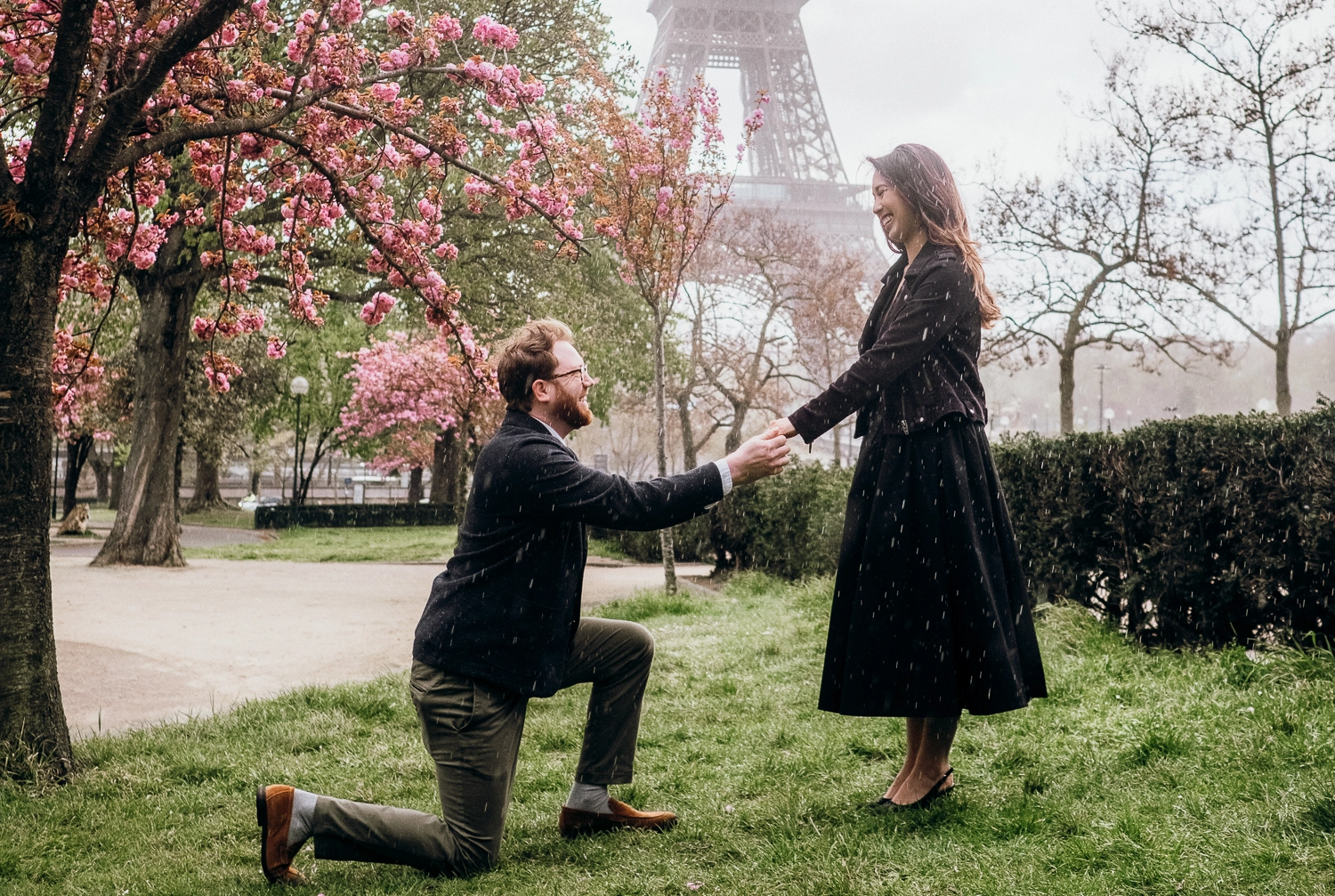 Paris photoshoot in the rain at Trocadero garden