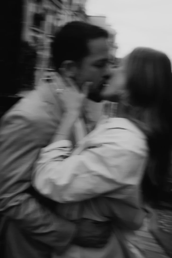 Paris photoshoot in the rain in Montmartre