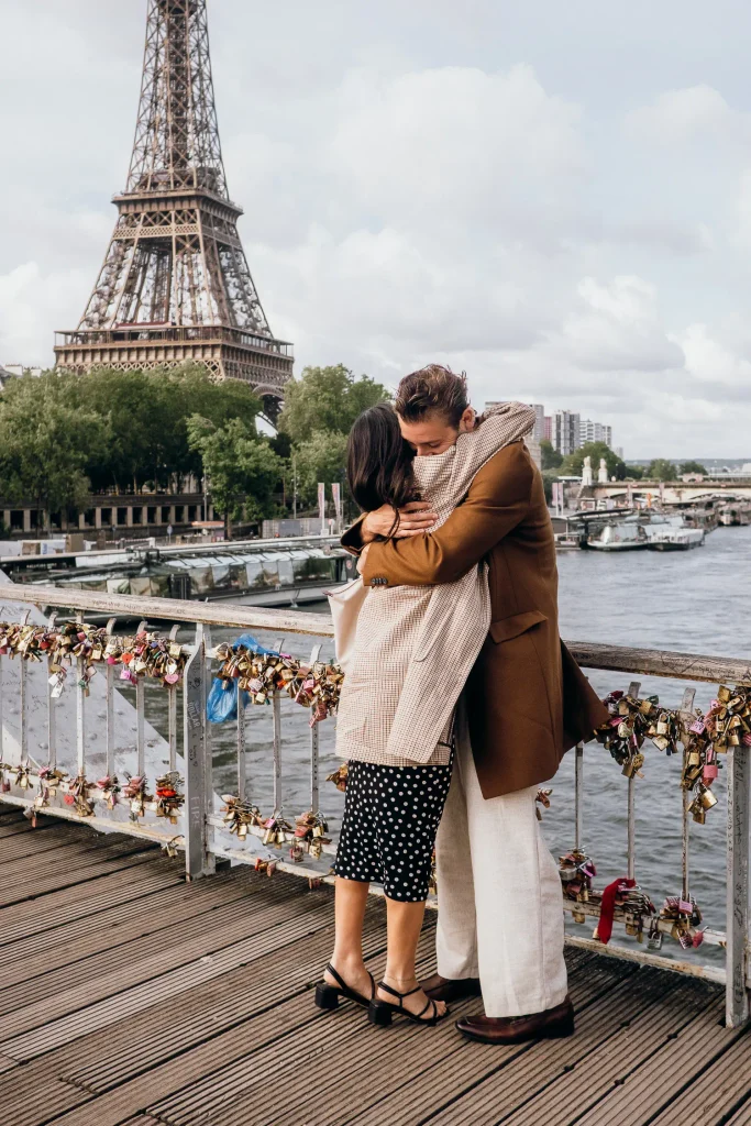 Surprise proposal photographer Paris at the Eiffel Tower
