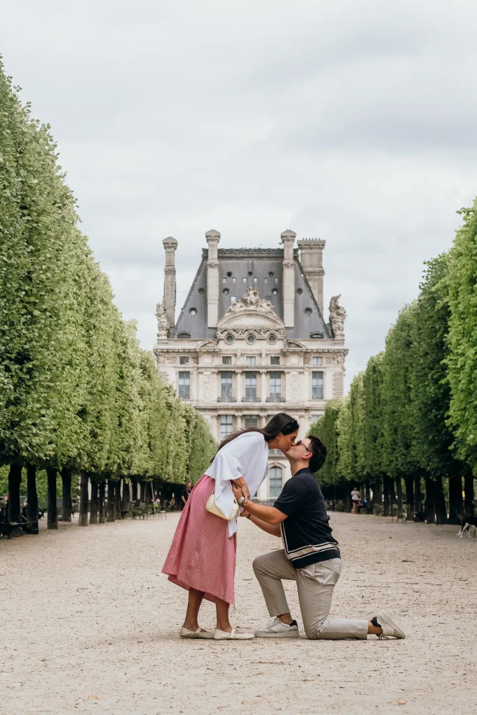 Surprise proposal photographer Paris at the Tuileries Garden