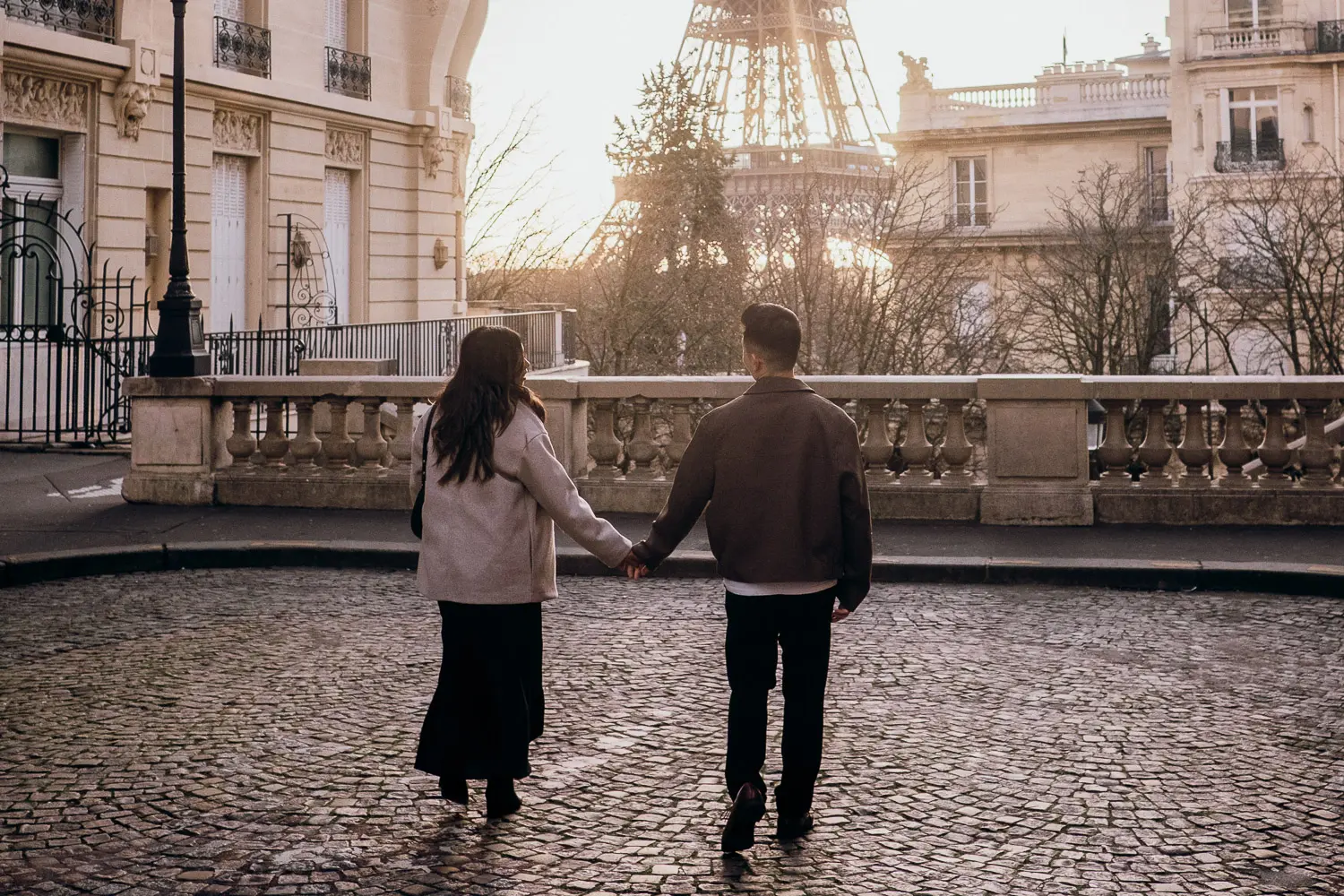 Avenue de Camoens couple photoshoot